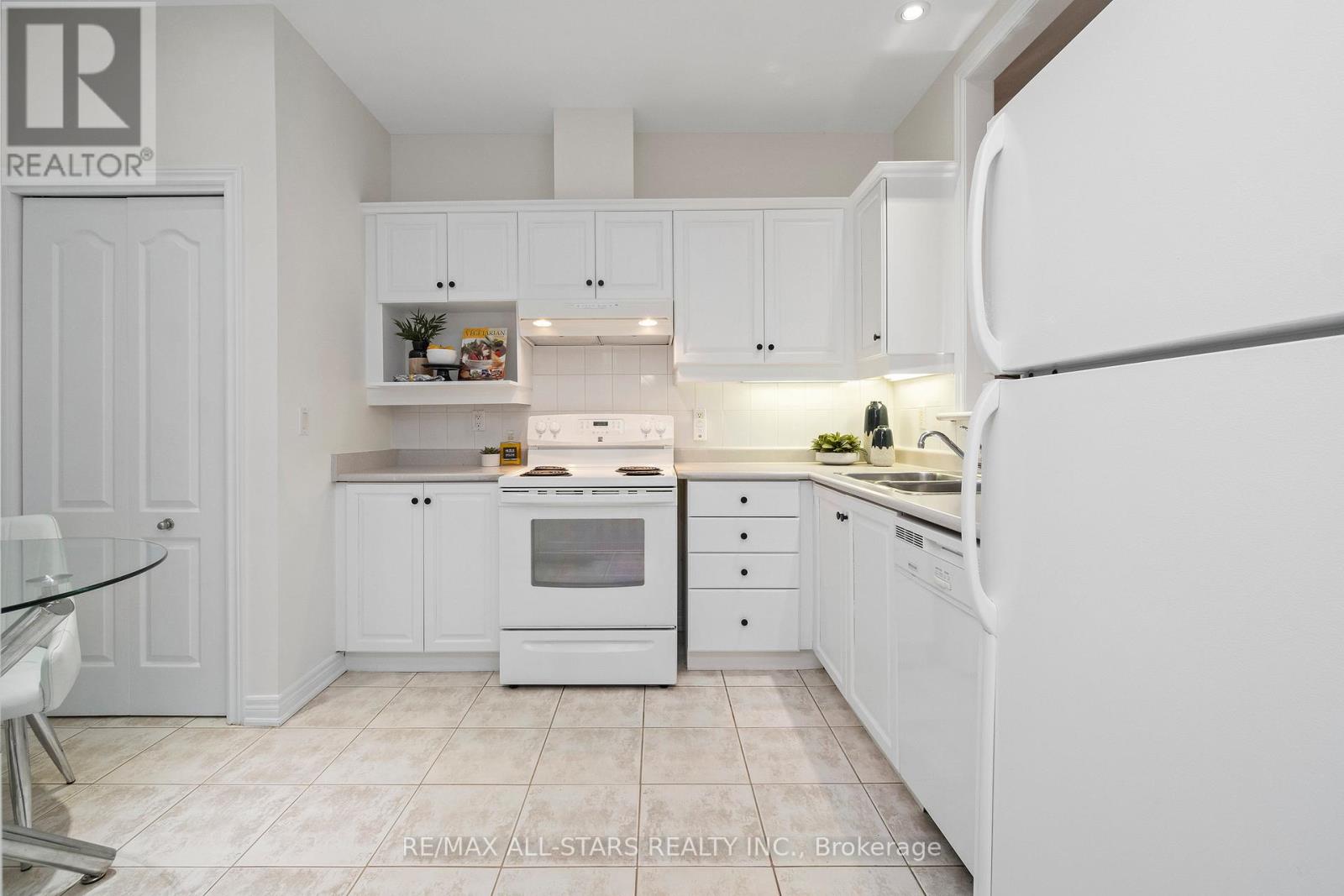68 Celebrity Greens Way, Markham, Ontario  L6E 1B5 - Photo 15 - N12091049