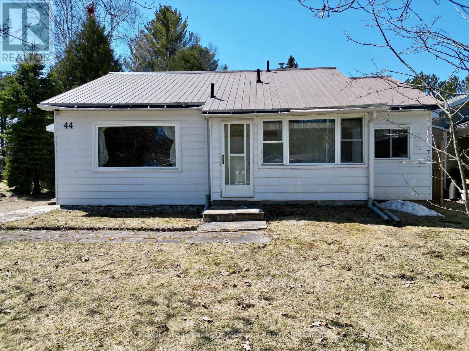 44 GOULDIE STREET, Huntsville, Ontario