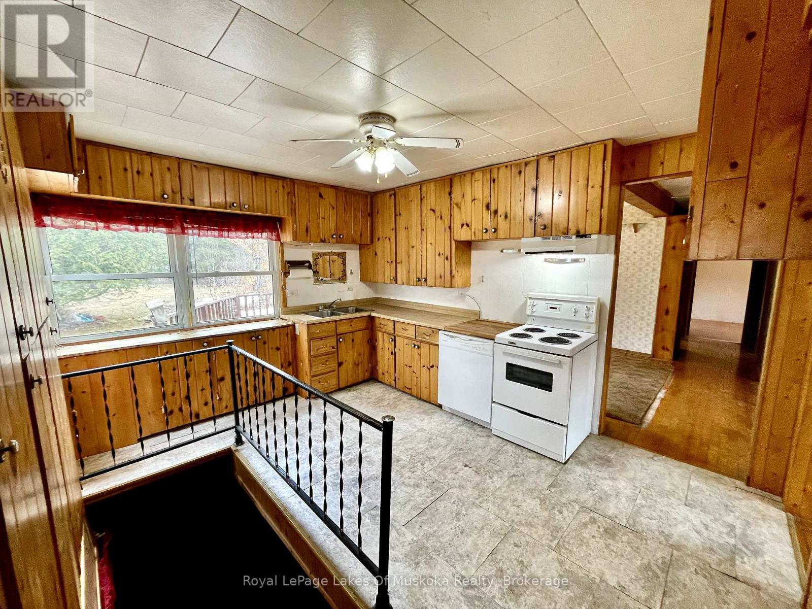 44 Gouldie Street, Huntsville, Ontario  P1H 2P4 - Photo 5 - X12091949