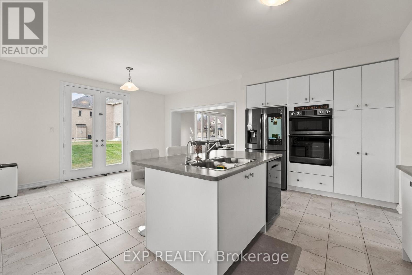 113 Rugman Crescent, Springwater, Ontario  L9X 2A5 - Photo 7 - S12091958