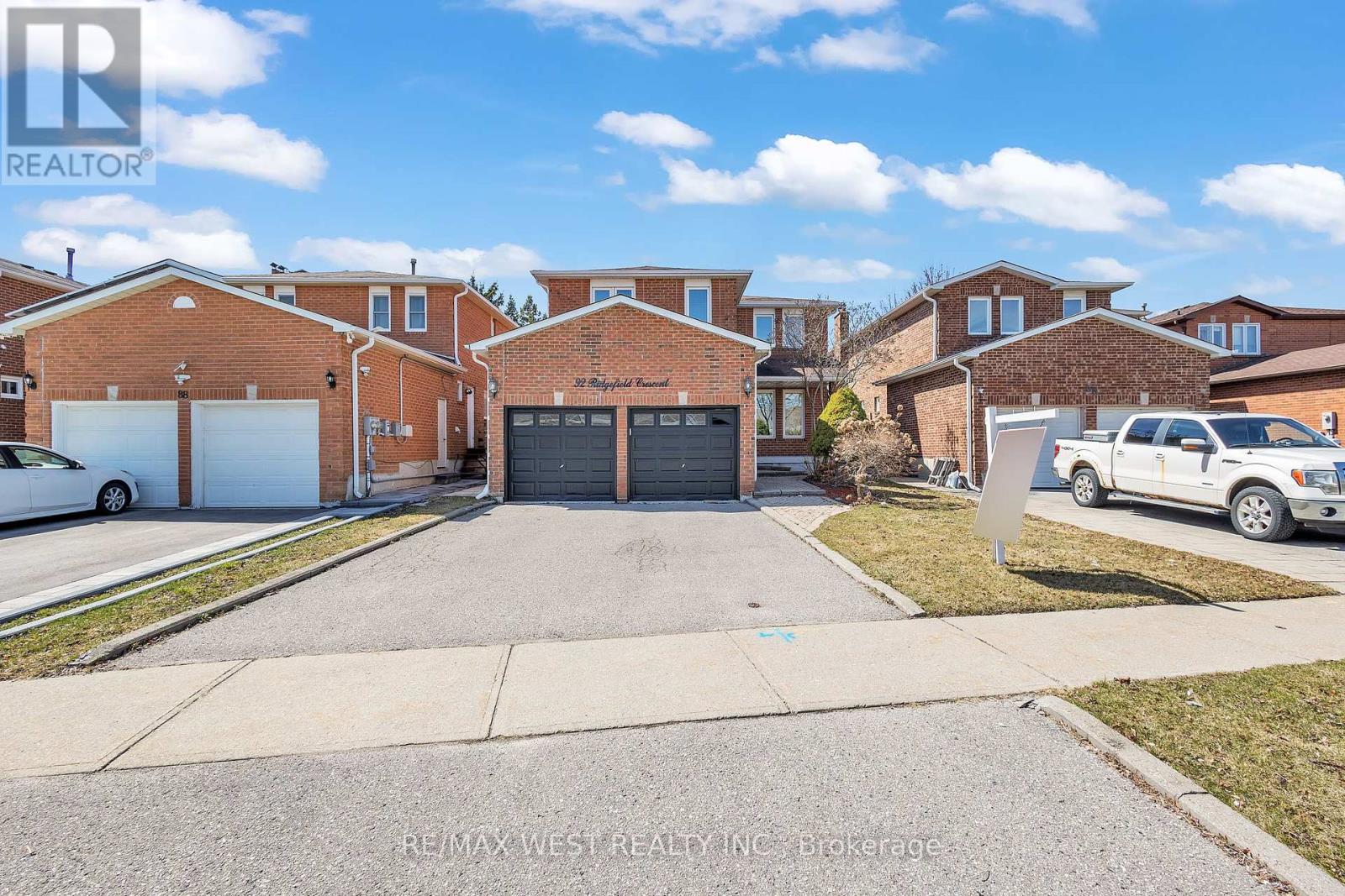 Property at 92 RIDGEFIELD CRESCENT image 2