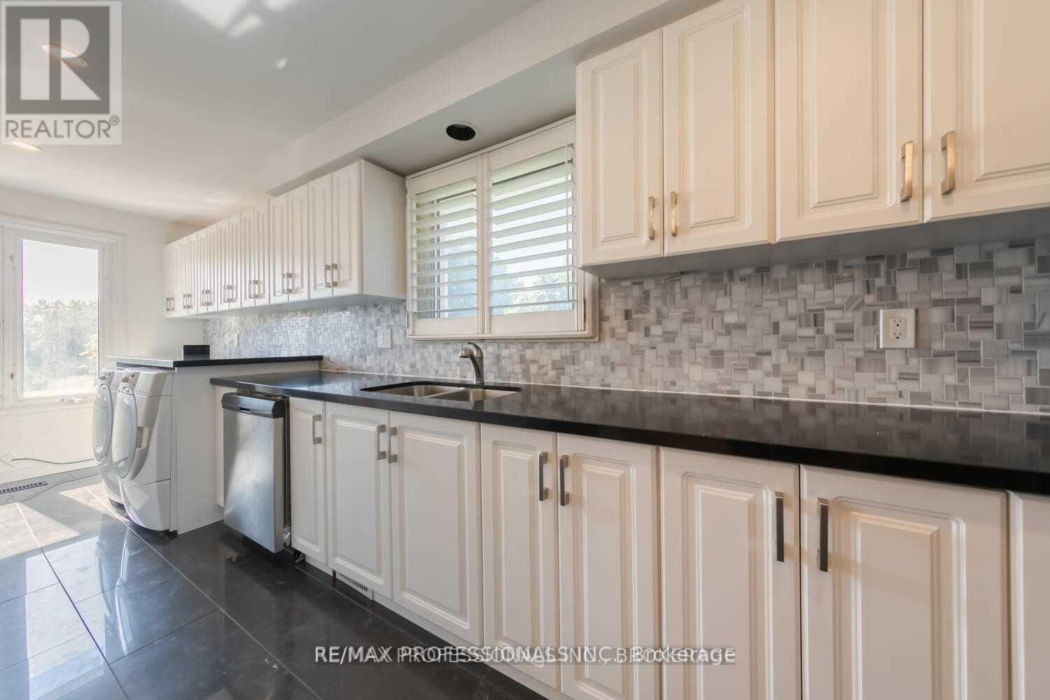 Upper - 4150 Sunflower Drive, Mississauga, Ontario  L5L 2L5 - Photo 14 - W12091975