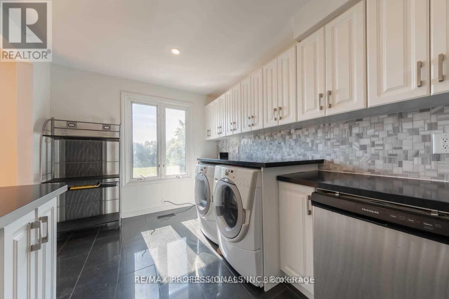 Upper - 4150 Sunflower Drive, Mississauga, Ontario  L5L 2L5 - Photo 15 - W12091975