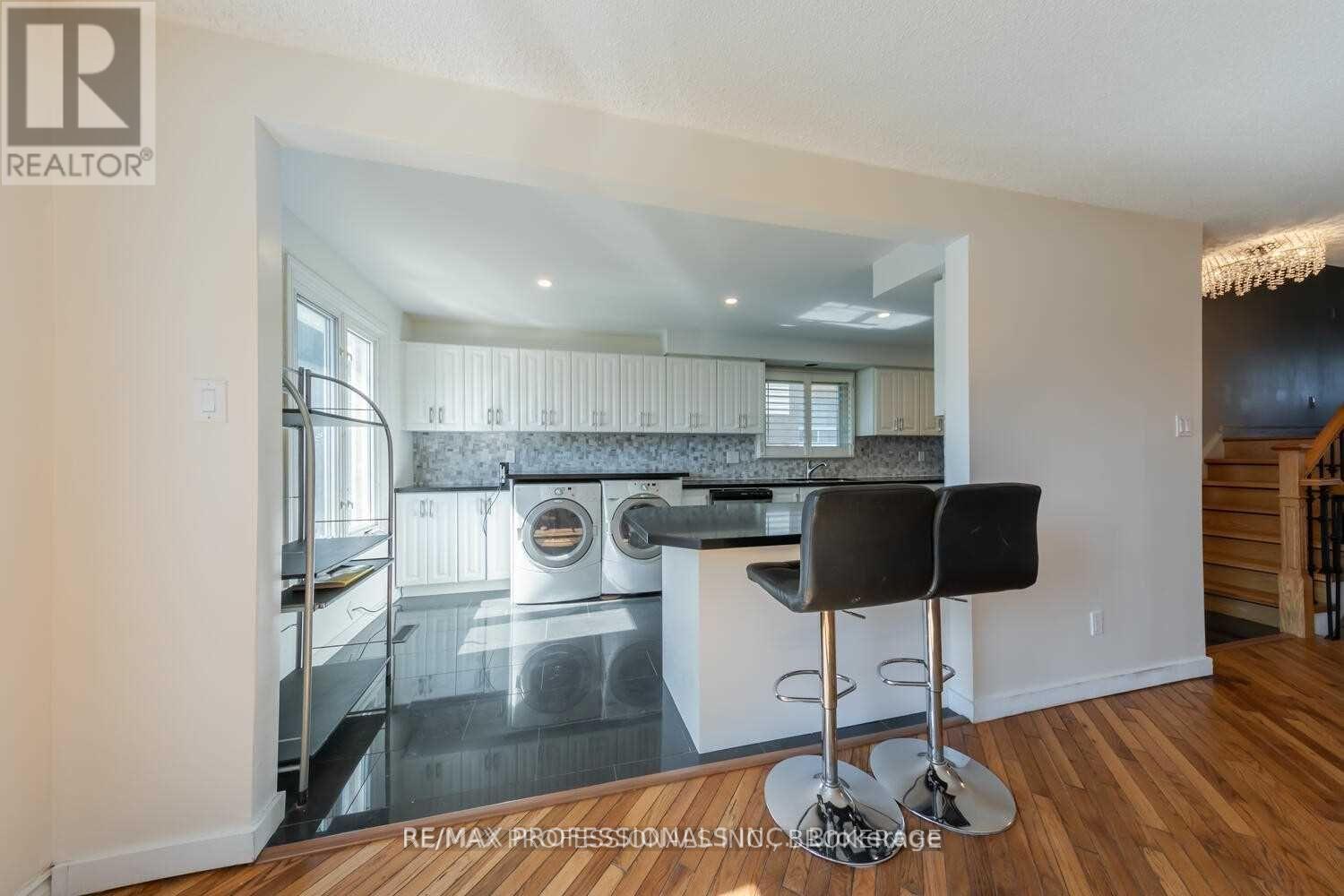 Upper - 4150 Sunflower Drive, Mississauga, Ontario  L5L 2L5 - Photo 19 - W12091975