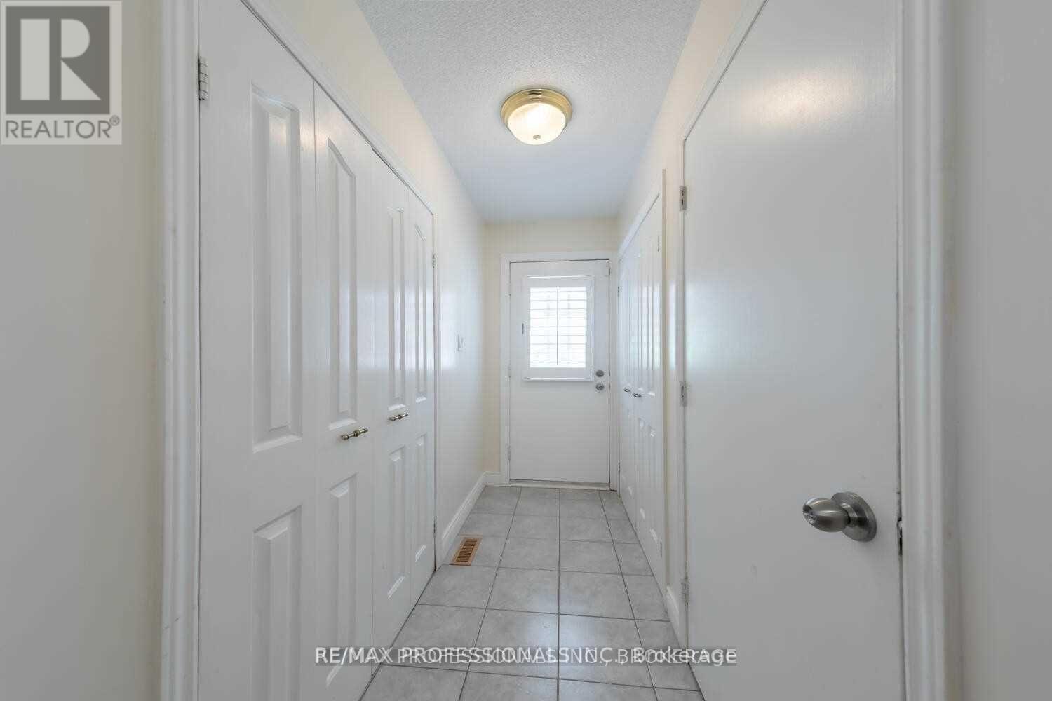 Upper - 4150 Sunflower Drive, Mississauga, Ontario  L5L 2L5 - Photo 21 - W12091975