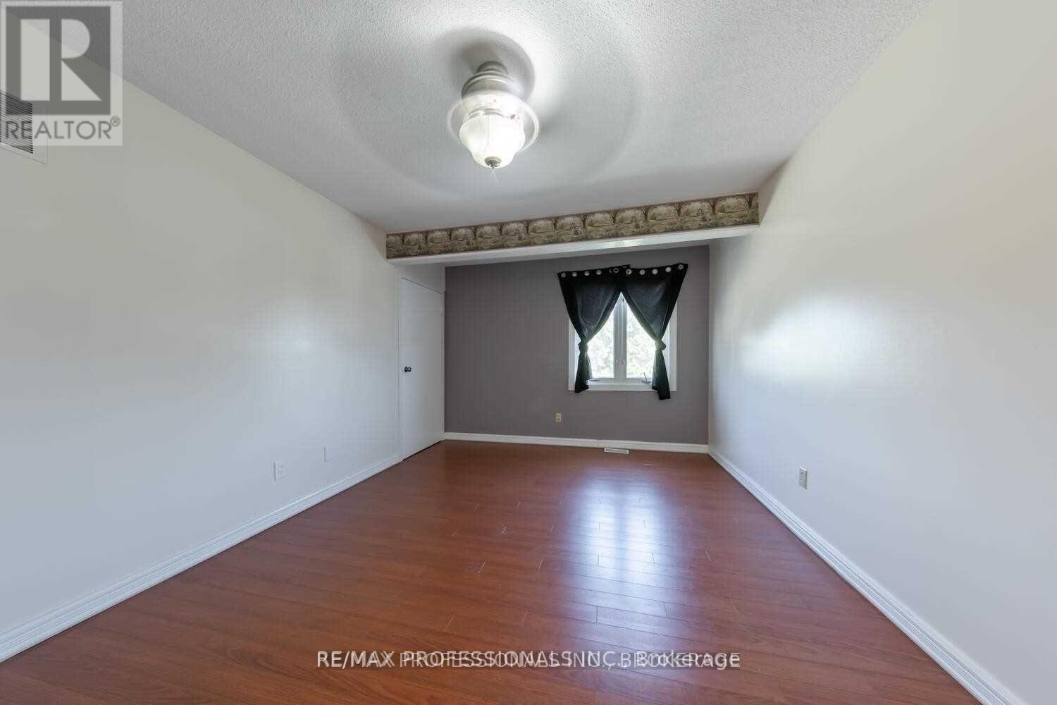Upper - 4150 Sunflower Drive, Mississauga, Ontario  L5L 2L5 - Photo 22 - W12091975
