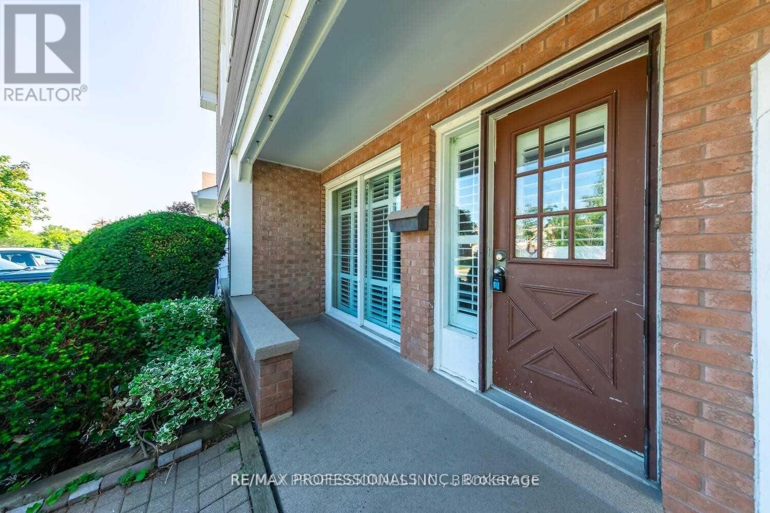 Upper - 4150 Sunflower Drive, Mississauga, Ontario  L5L 2L5 - Photo 4 - W12091975