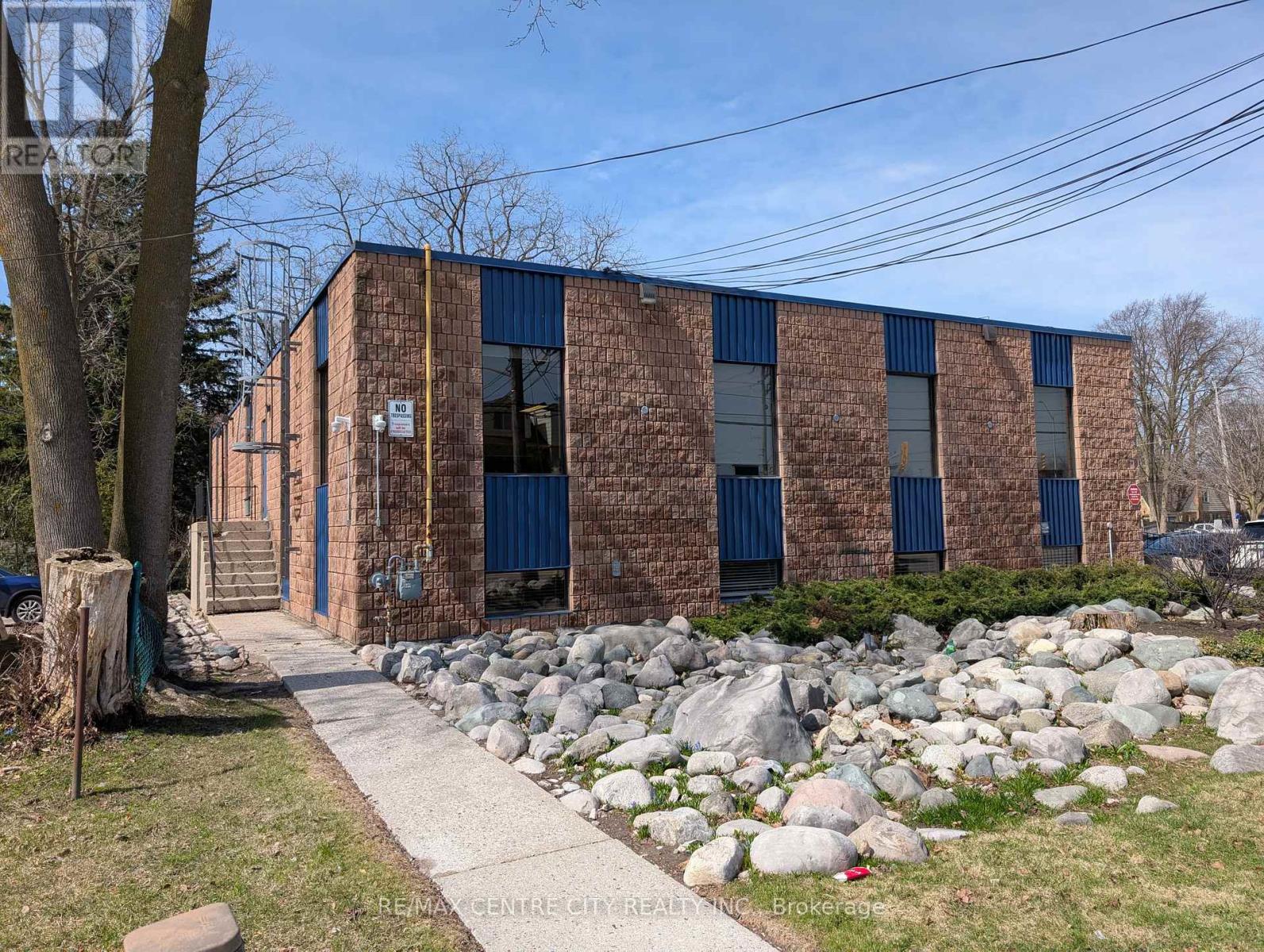 200 & 206 - 1001 Adelaide Street N, London East, Ontario  N5Y 2M6 - Photo 1 - X12091996