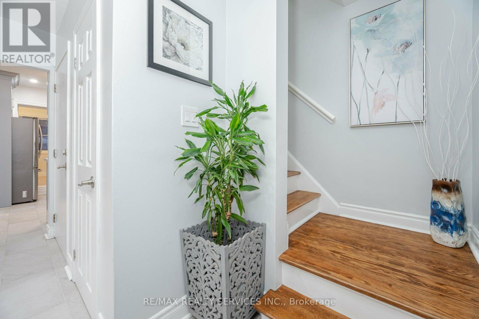 240 Taylor Mills Drive S, Richmond Hill, Ontario  L4C 2S6 - Photo 16 - N12092006