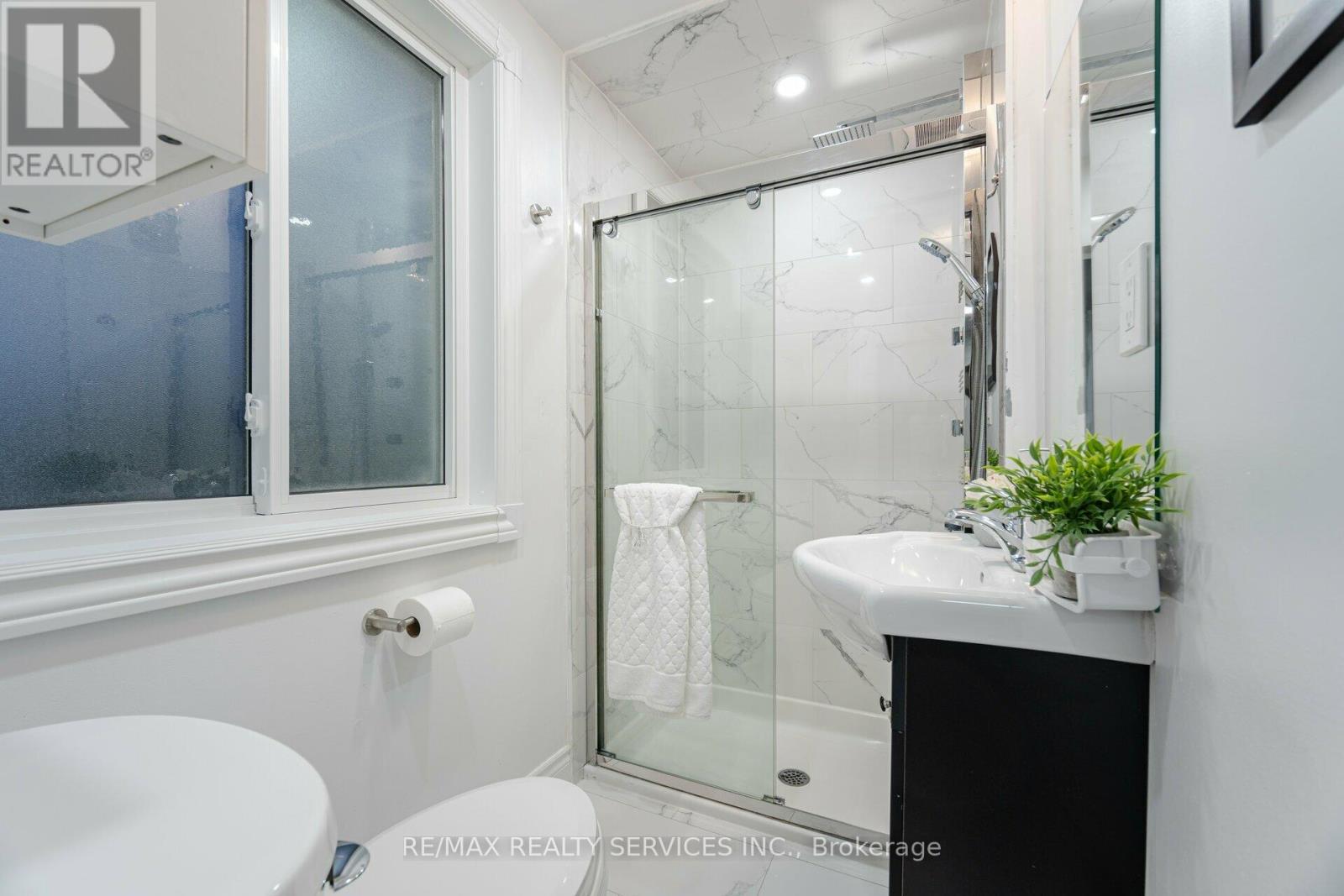 240 Taylor Mills Drive S, Richmond Hill, Ontario  L4C 2S6 - Photo 21 - N12092006