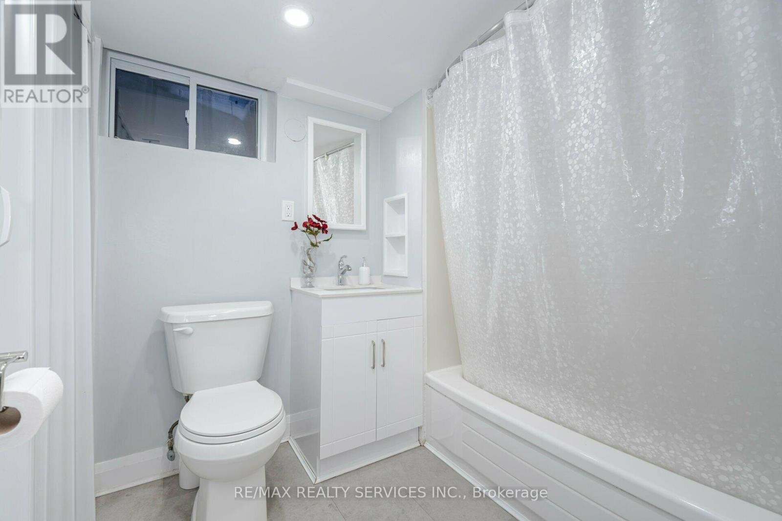 240 Taylor Mills Drive S, Richmond Hill, Ontario  L4C 2S6 - Photo 33 - N12092006