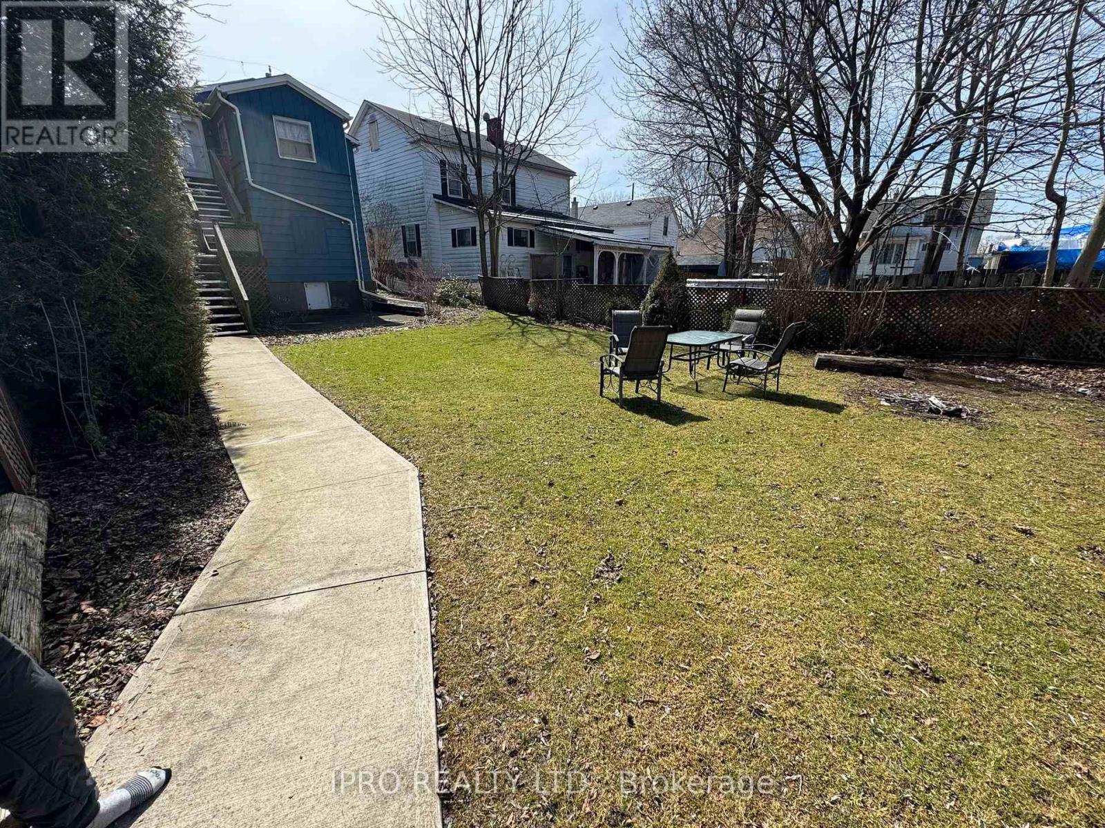 Upper - 279 Charlotte Street, Central Elgin, Ontario  N5L 1A8 - Photo 11 - X12091981