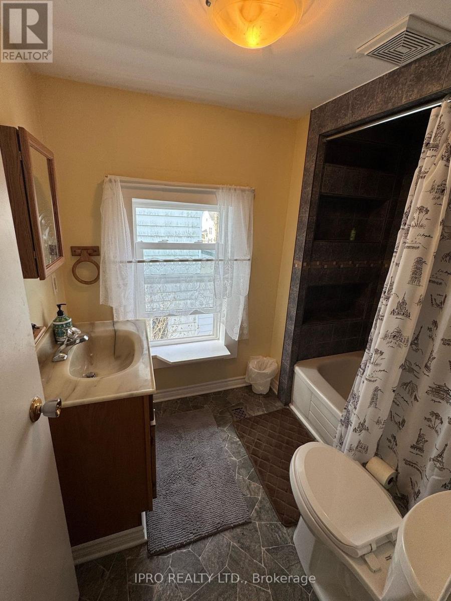 Upper - 279 Charlotte Street, Central Elgin, Ontario  N5L 1A8 - Photo 14 - X12091981