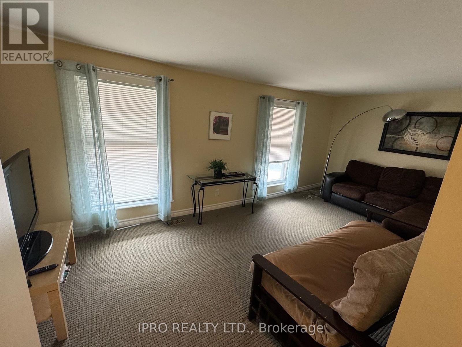 Upper - 279 Charlotte Street, Central Elgin, Ontario  N5L 1A8 - Photo 4 - X12091981