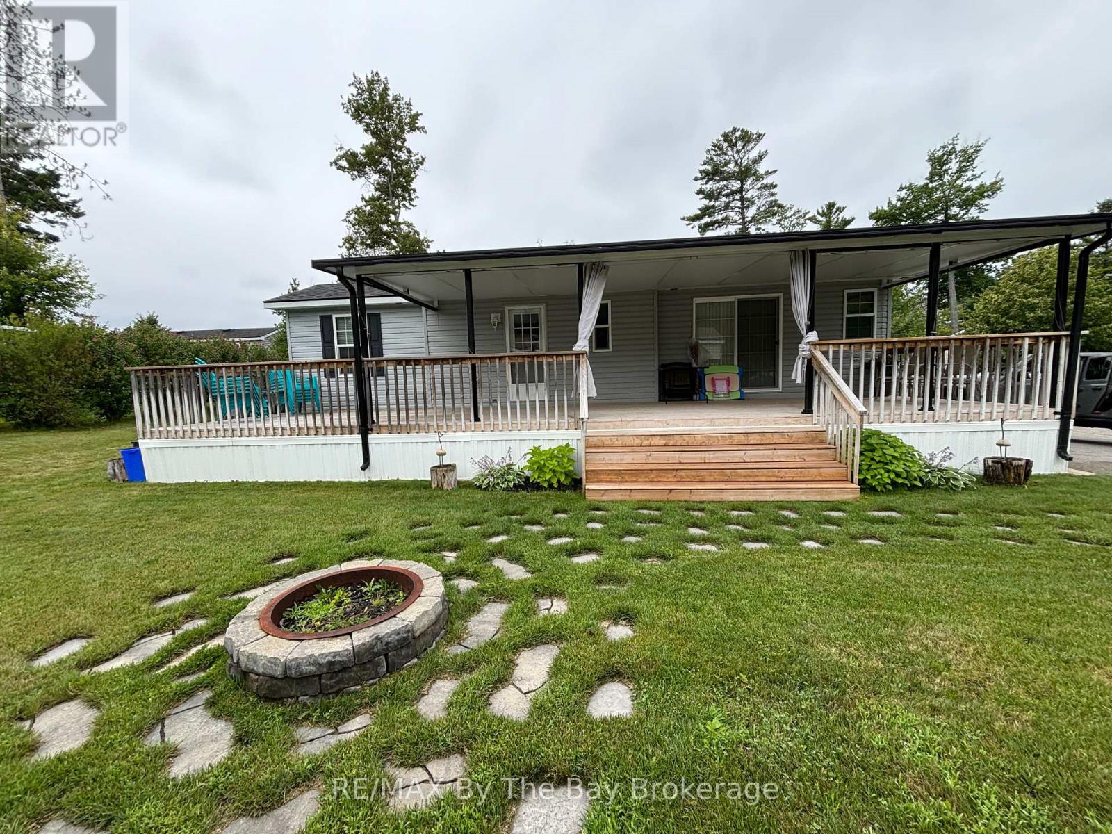 15 Chippewa Trail, Wasaga Beach, Ontario  L9Z 1X7 - Photo 7 - S12092025