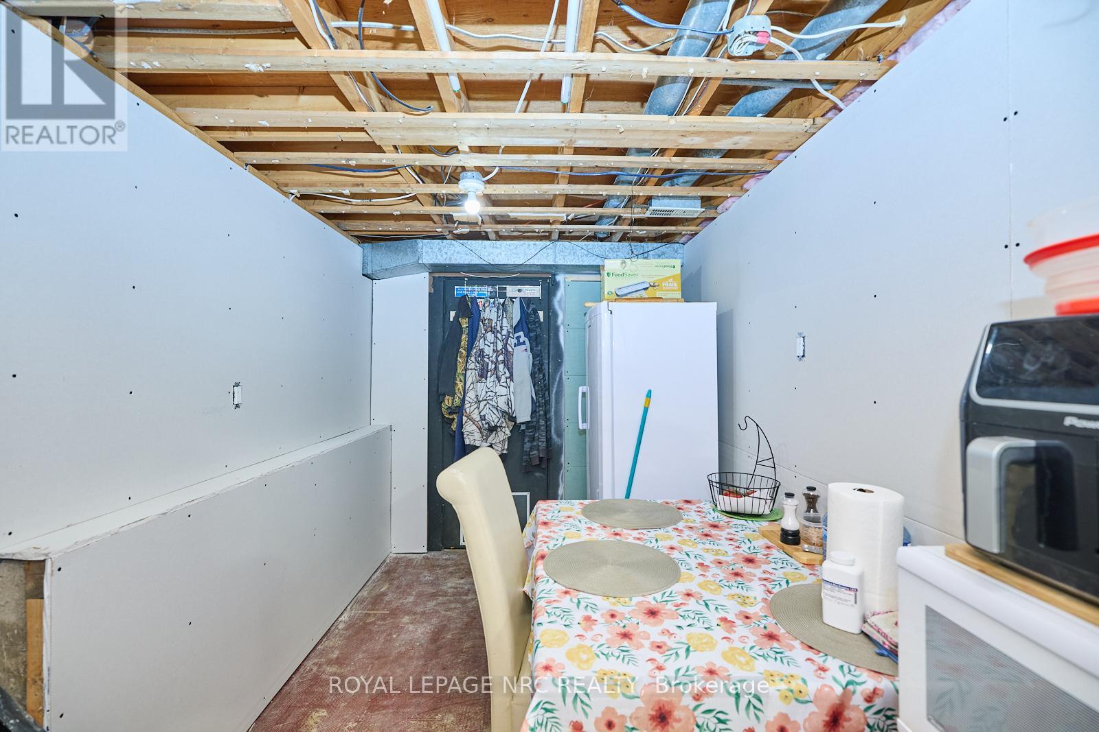 6796 Stokes Street, Niagara Falls (Dorchester), Ontario  L2G 2H1 - Photo 27 - X12046953