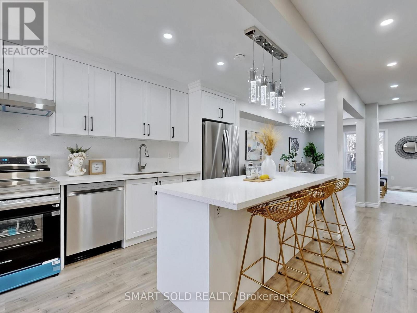 4039 Farrier Court, Mississauga (Erin Mills), Ontario  L5L 2Y4 - Photo 3 - W12092038