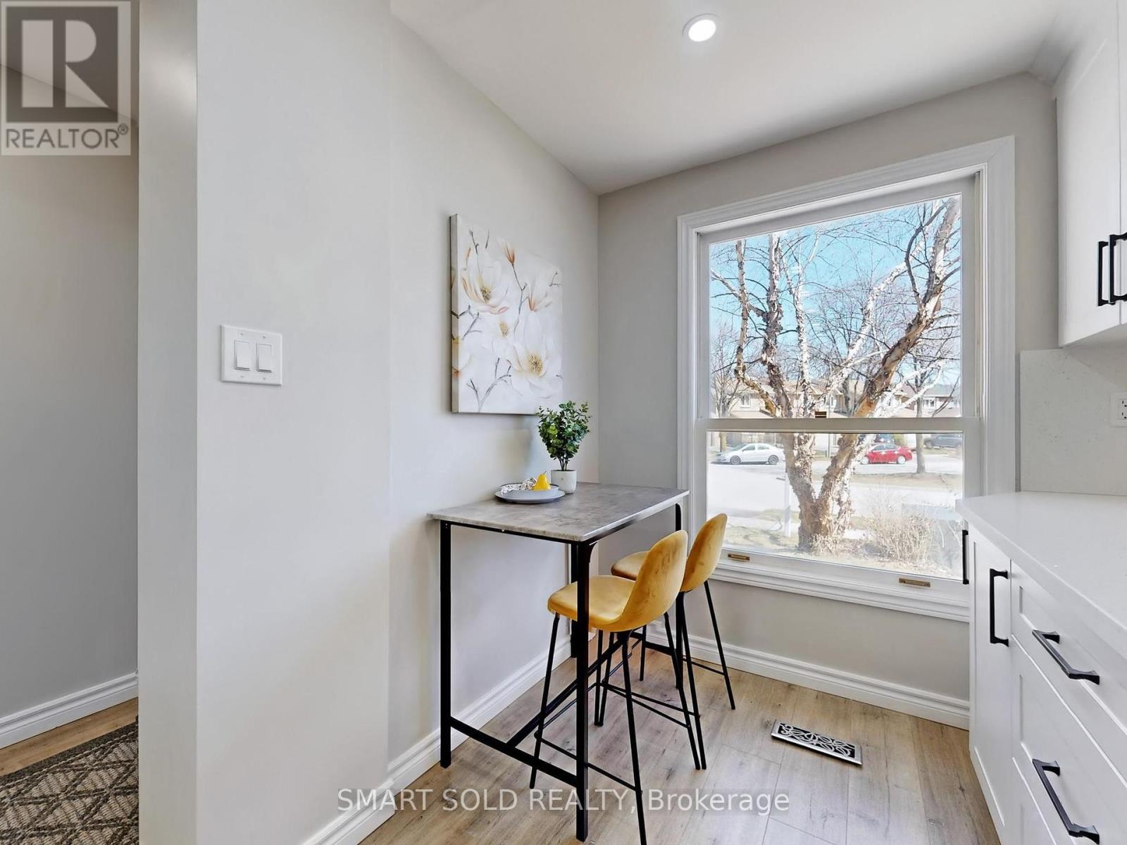4039 Farrier Court, Mississauga (Erin Mills), Ontario  L5L 2Y4 - Photo 6 - W12092038