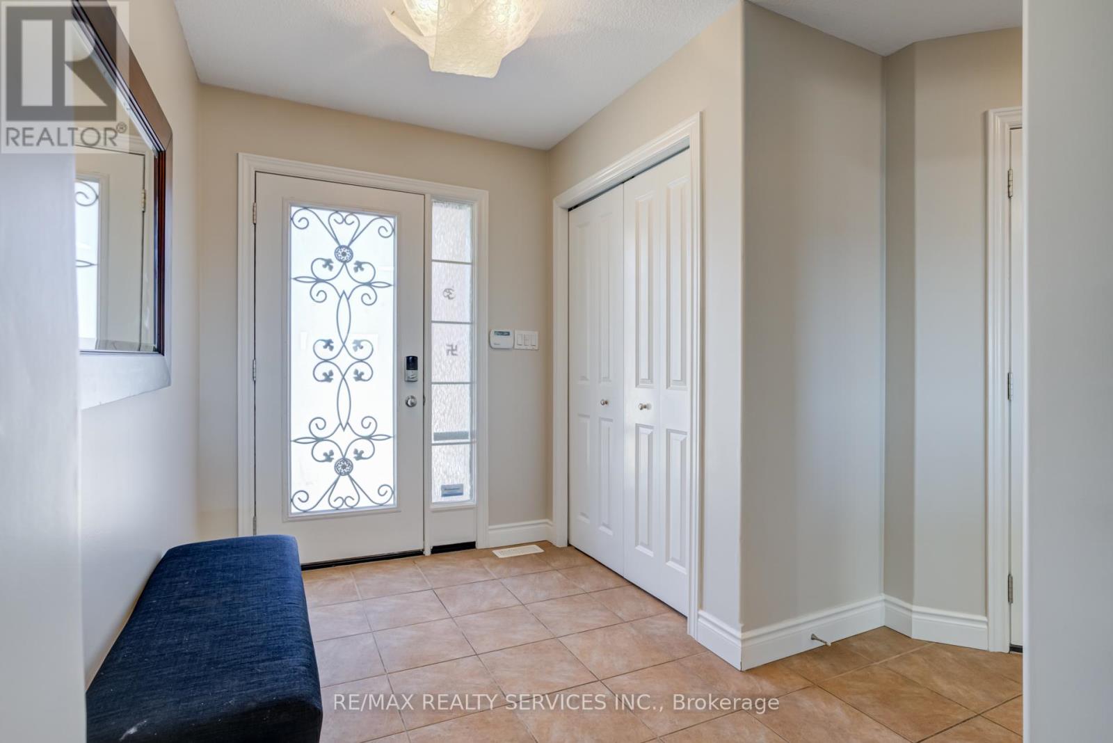 Property at 141 KEMP CRESCENT image 3