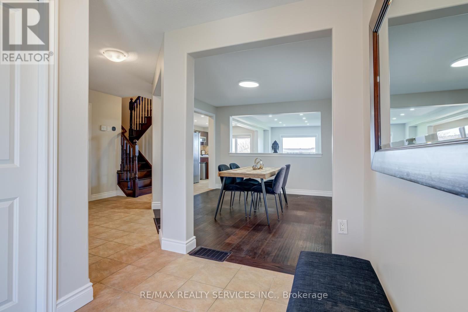 Property at 141 KEMP CRESCENT image 4