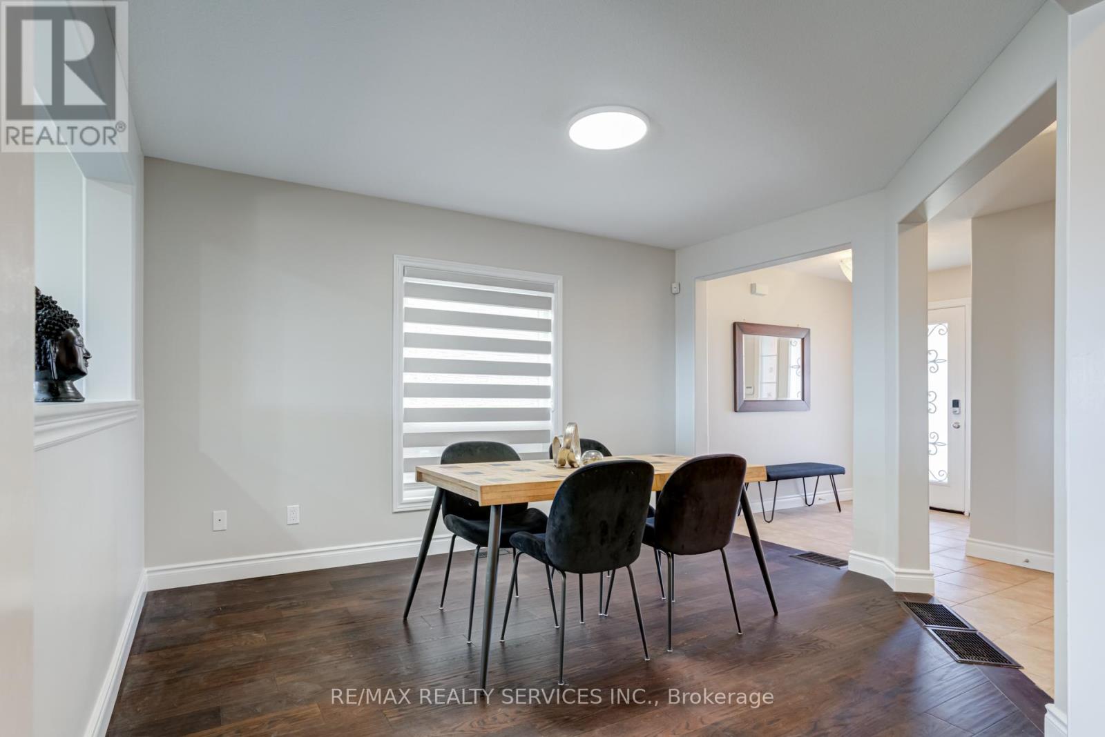 Property at 141 KEMP CRESCENT image 5