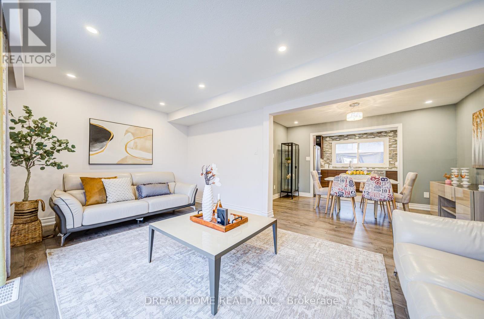 Property at 24 SONG MEADOWAY image 4