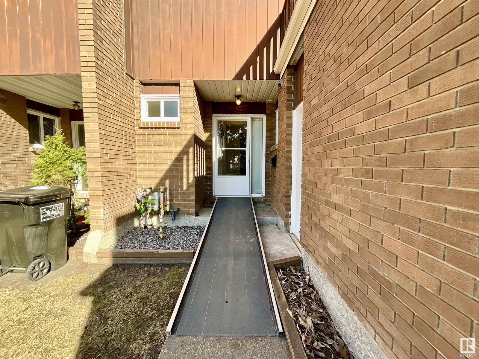 Property at 13147 34 ST NW image 3