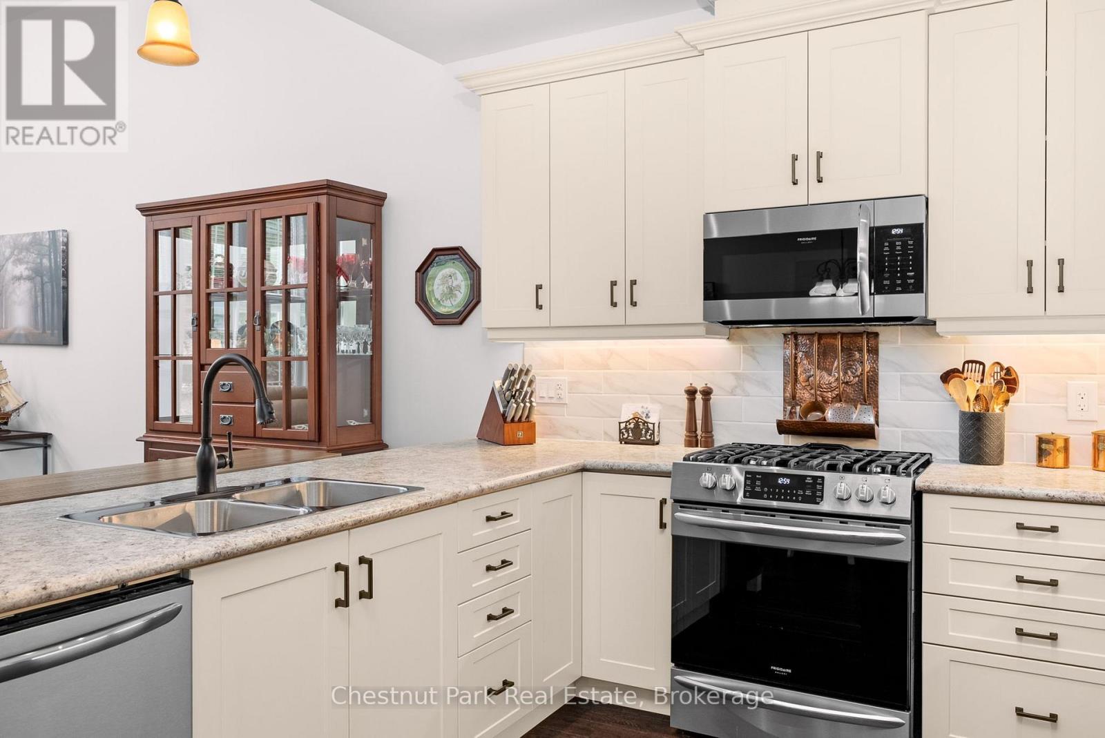 25 Durham Road, Bracebridge, Ontario  P1L 0B7 - Photo 15 - X12091633