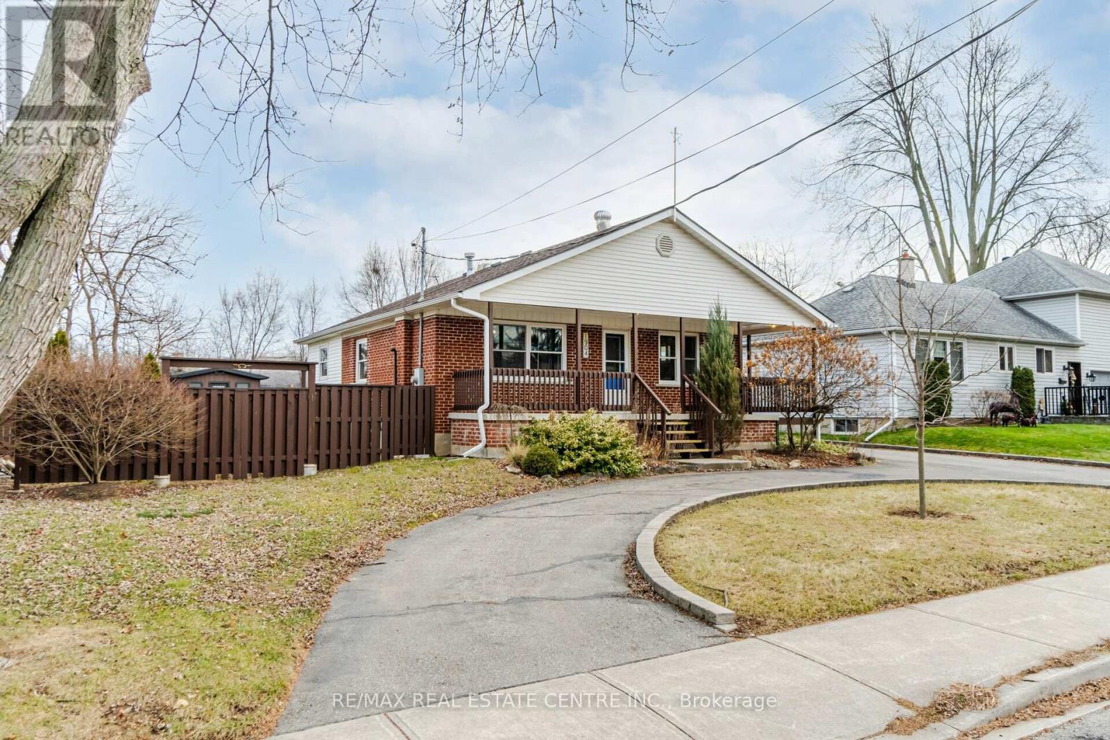 Property at 1904 BALSAM AVENUE image 2