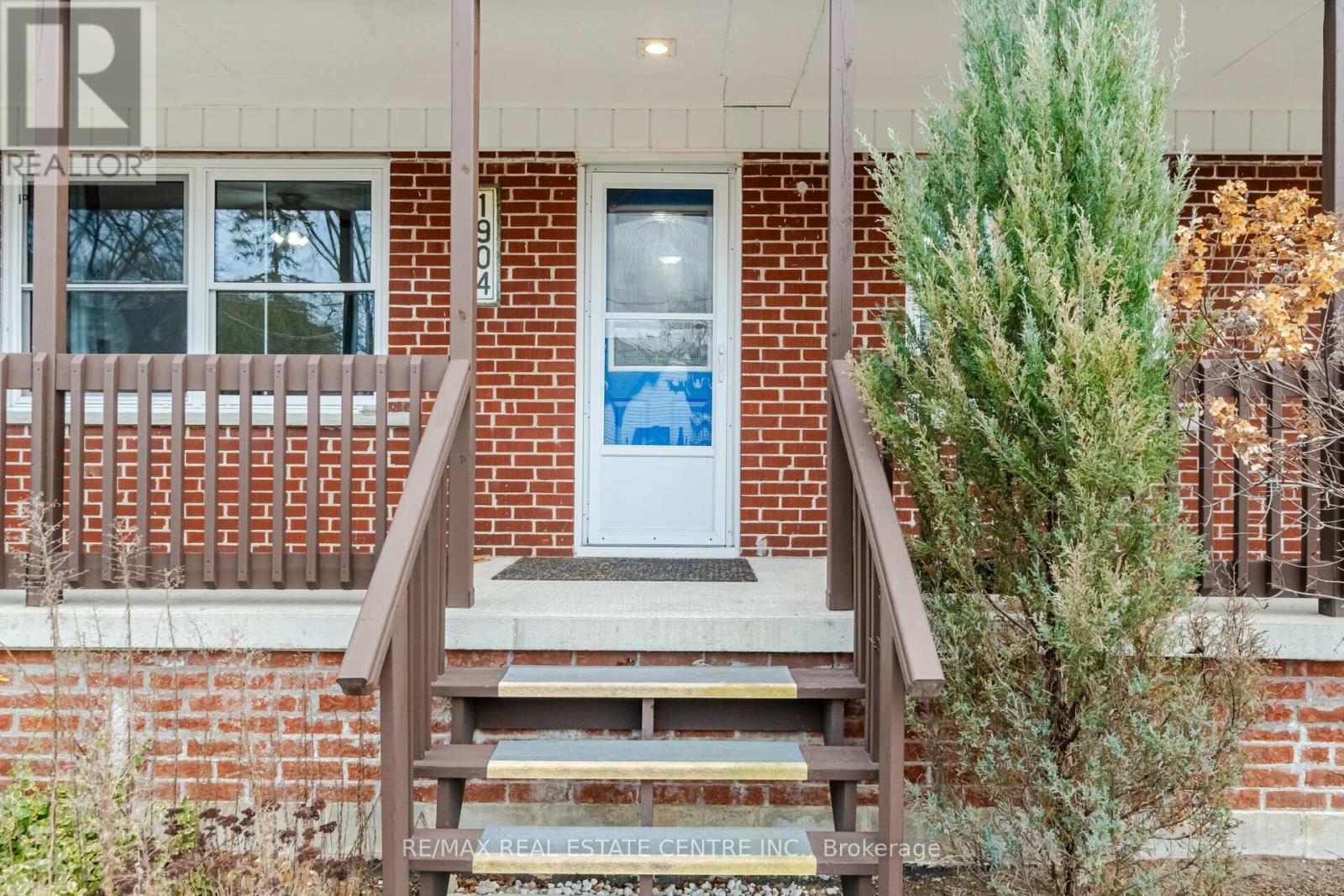 Property at 1904 BALSAM AVENUE image 3