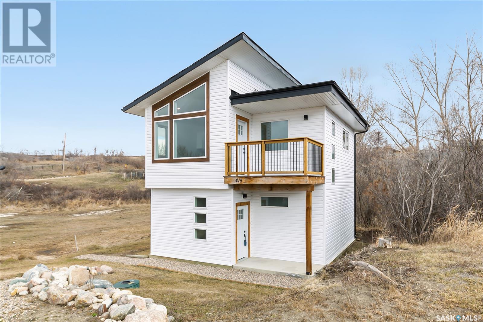 Property at 415 Hillcrest AVENUE image 3