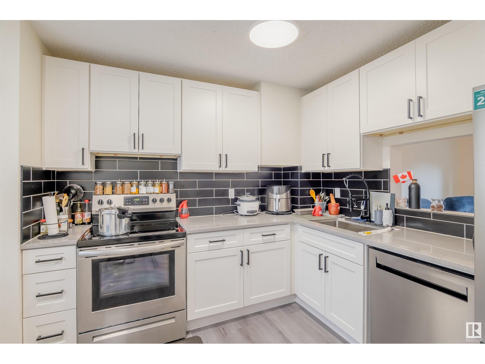 Property at 1710 37 ST NW image 1