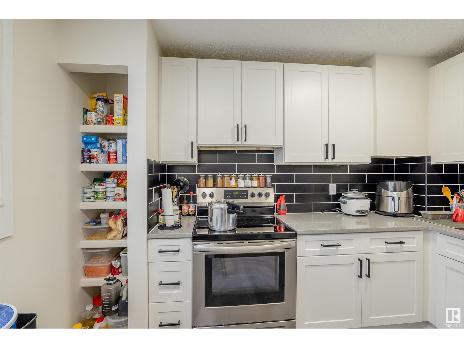 Property at 1710 37 ST NW image 5