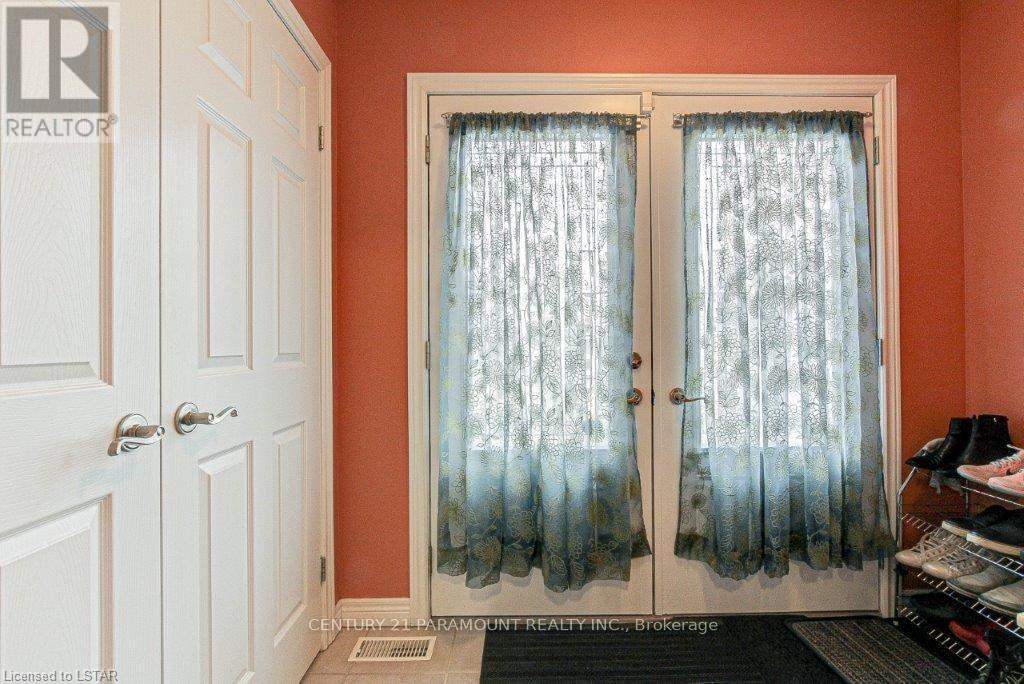 2020 Denview Avenue, London North, Ontario  N6G 0G3 - Photo 3 - X12092113