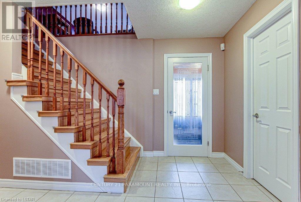 2020 Denview Avenue, London North, Ontario  N6G 0G3 - Photo 8 - X12092113