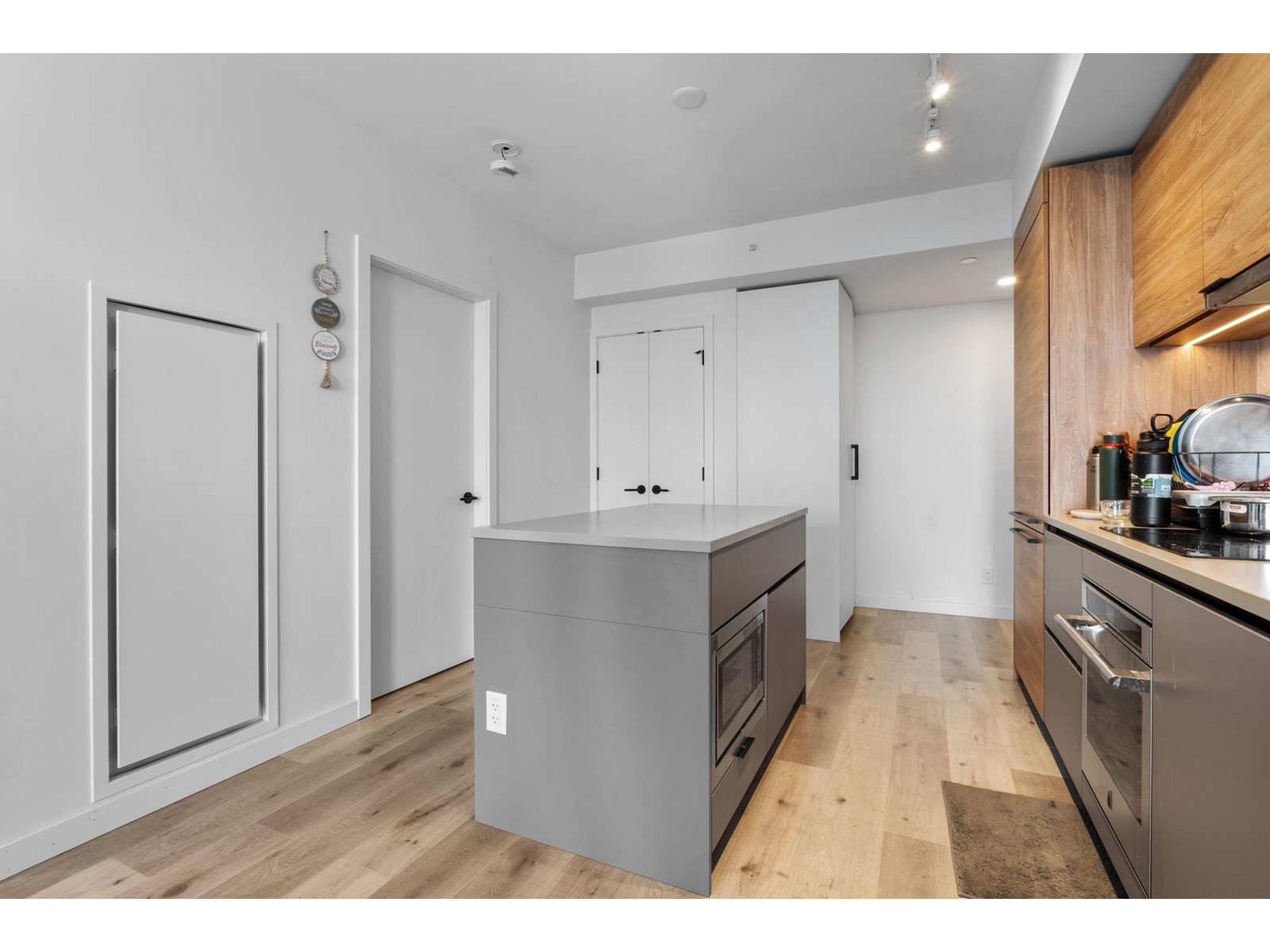 3012 10448 University Drive, Surrey, British Columbia  V3T 0S7 - Photo 9 - R2991392