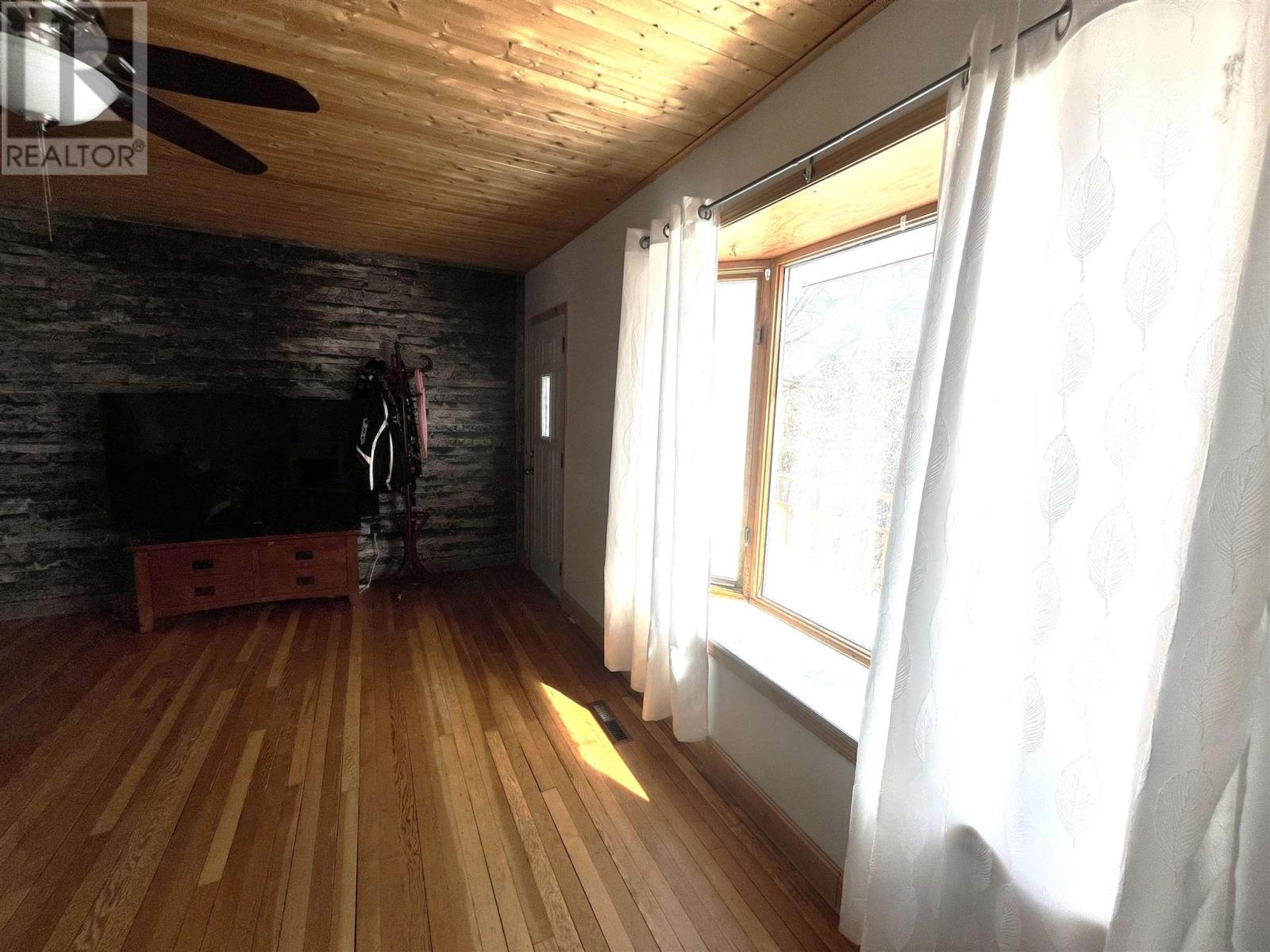 2 Shaft Street, Mckenzie Island, Ontario  P0V 2B0 - Photo 3 - TB250445