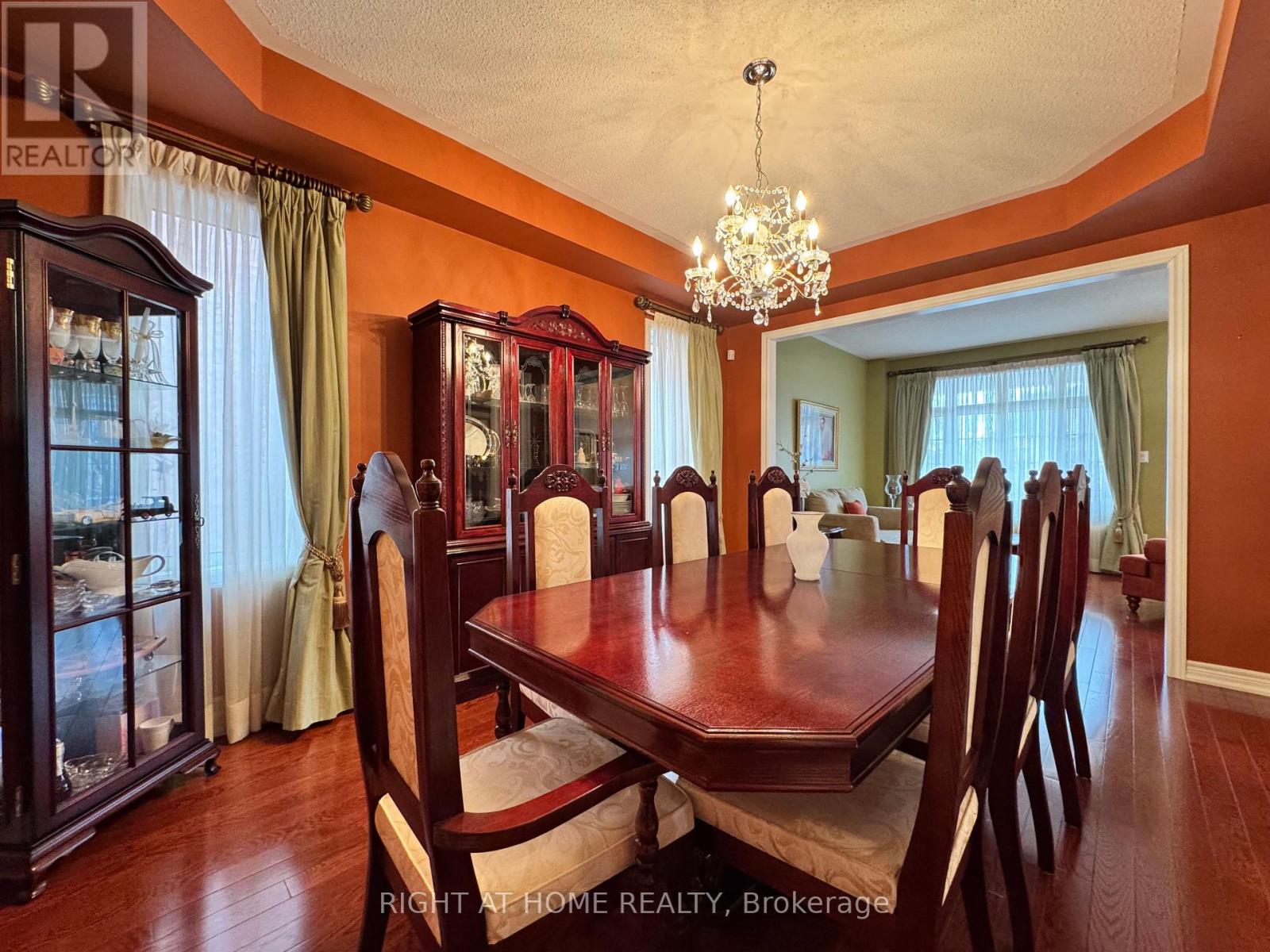 29 Lynnvalley Crescent, Brampton, Ontario  L6P 2E1 - Photo 8 - W12046515