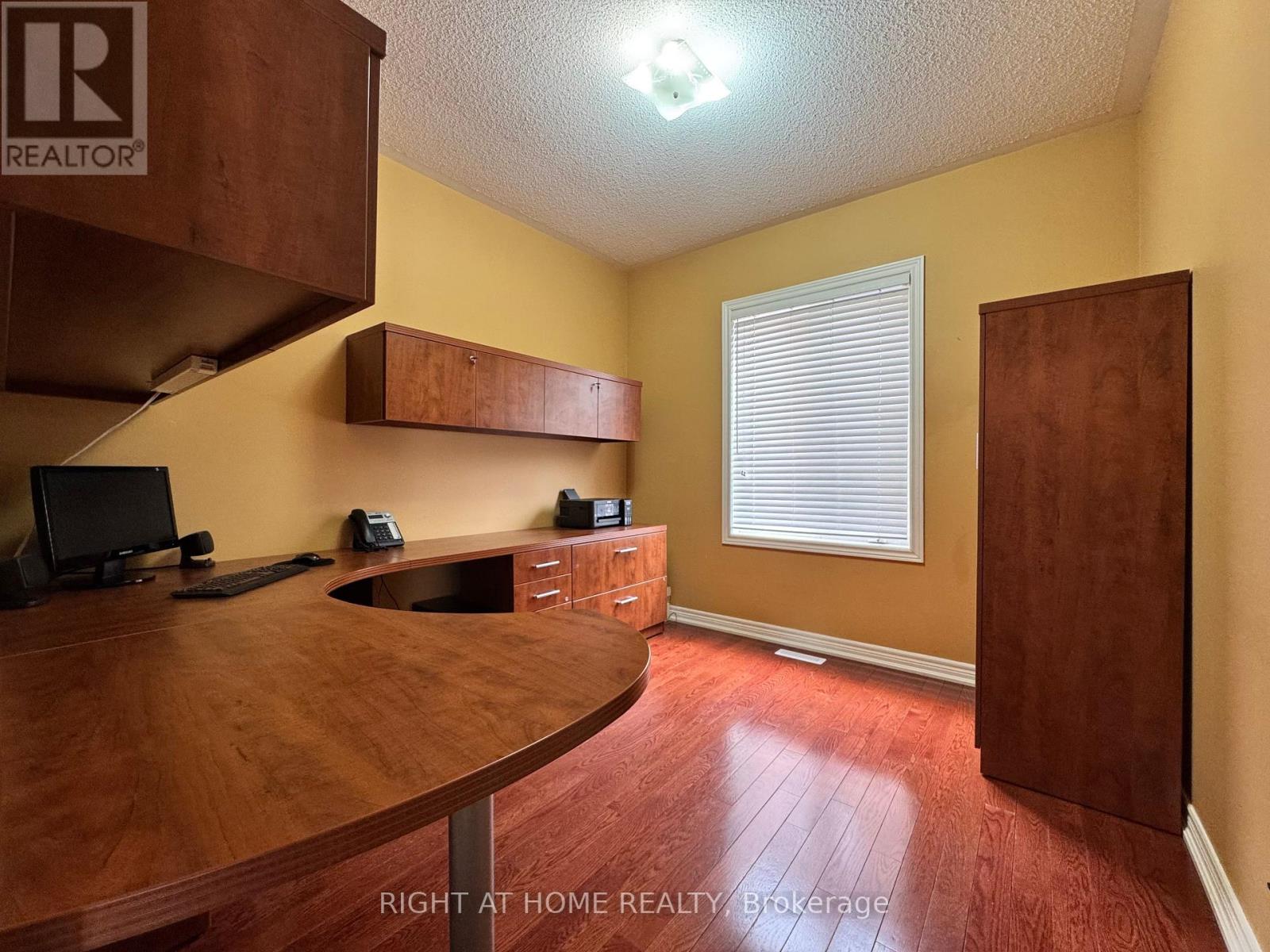 29 Lynnvalley Crescent, Brampton, Ontario  L6P 2E1 - Photo 9 - W12046515