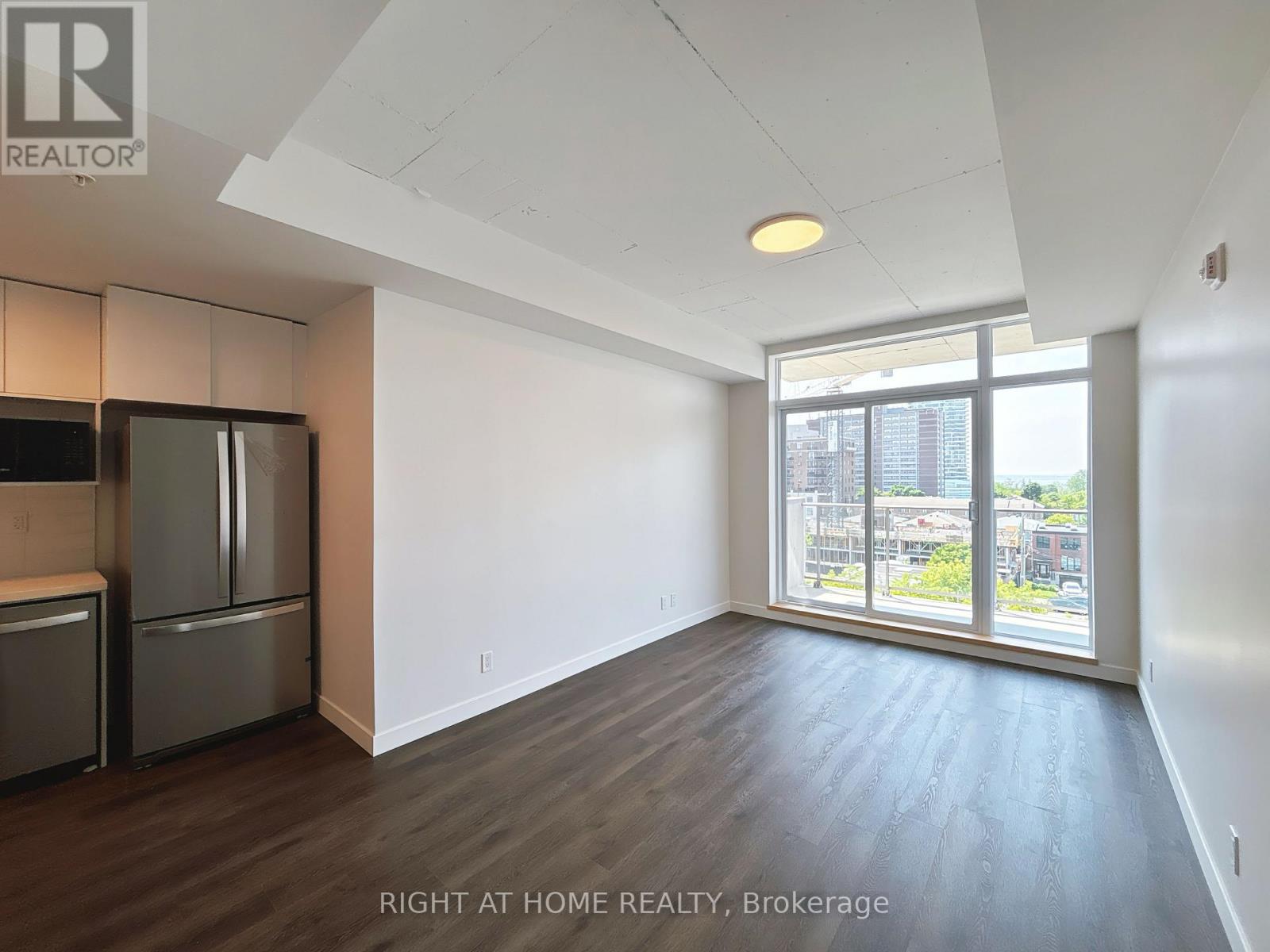 607 - 399 Winston Avenue, Ottawa, Ontario  K2A 1Y8 - Photo 5 - X12092206
