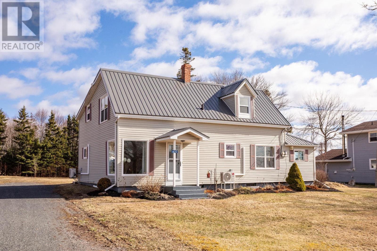 600 Route 2, Souris, Prince Edward Island  C0A 2B0 - Photo 2 - 202508323