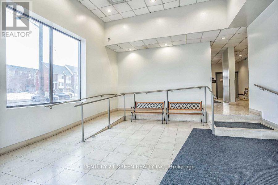 303 - 25 Agnes Street N, Mississauga, Ontario  L5B 3X7 - Photo 4 - W12092196
