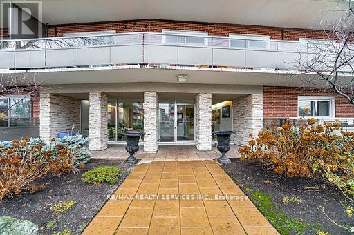 203 - 11 Woodman Drive S, Hamilton (Corman), Ontario  L8K 4E3 - Photo 1 - X12092153