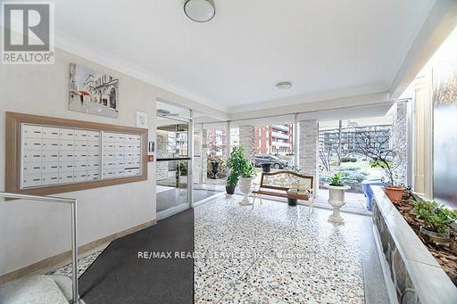 203 - 11 Woodman Drive S, Hamilton (Corman), Ontario  L8K 4E3 - Photo 2 - X12092153