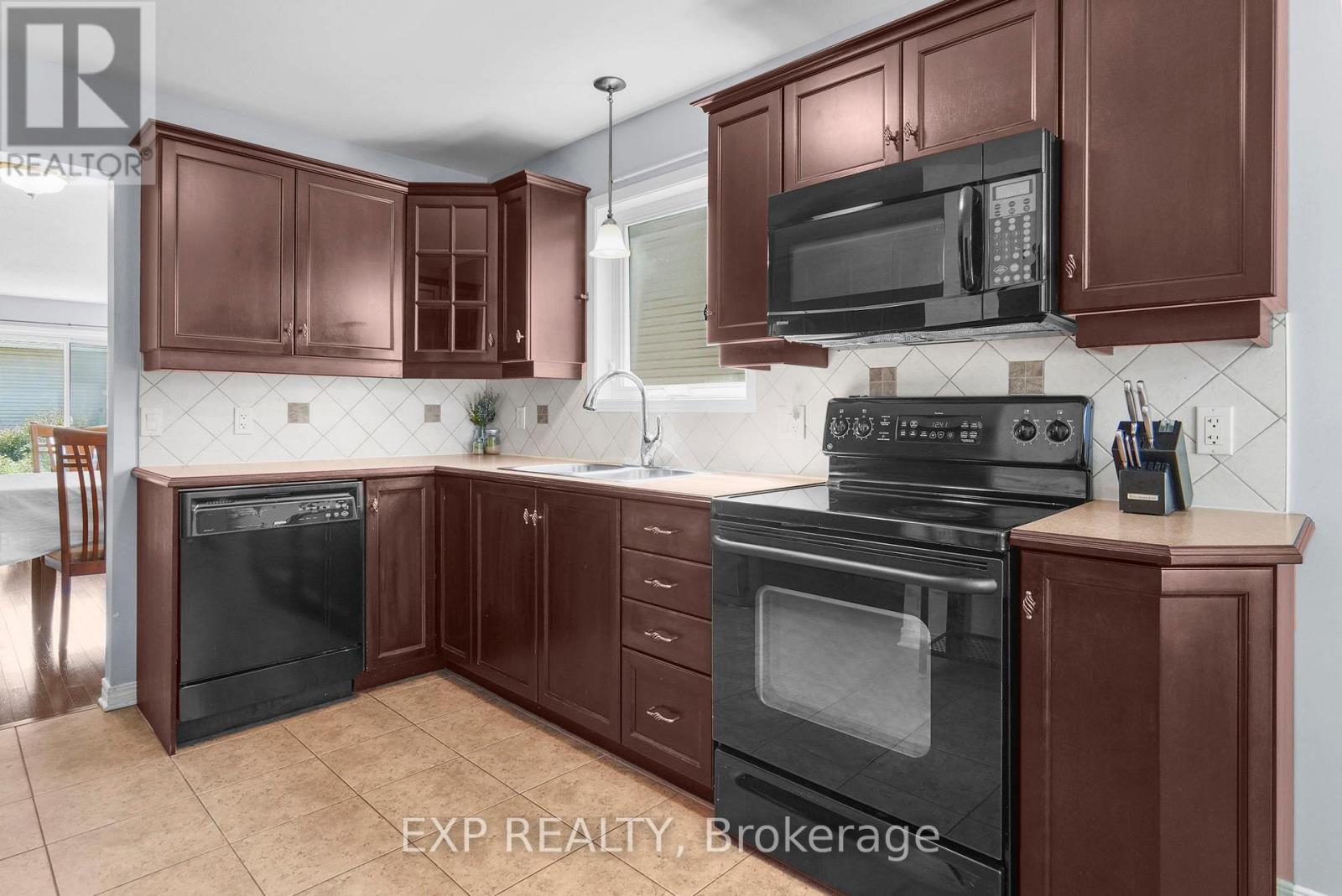 114 Echowoods Avenue, Ottawa, Ontario  K2S 2E7 - Photo 9 - X12092235