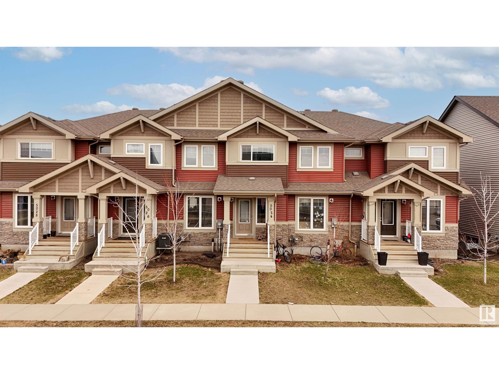 Property at 5024 22 AV SW image 1