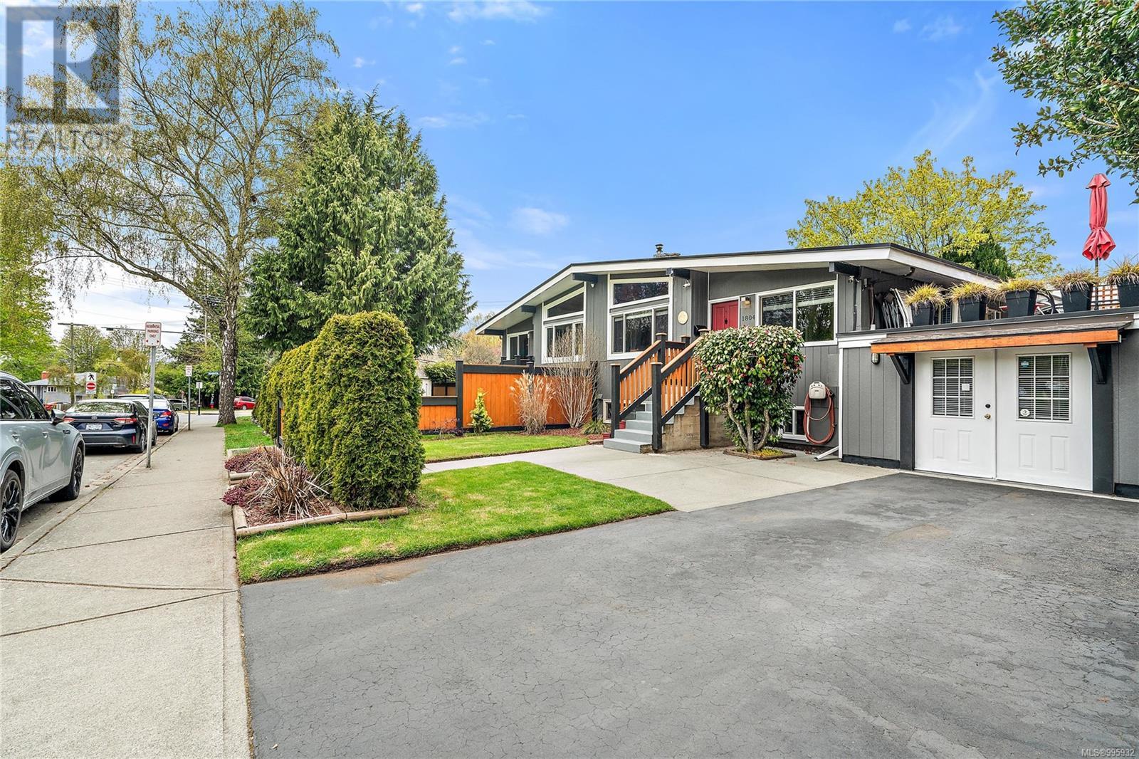 Property at 1804 Richardson St image 3