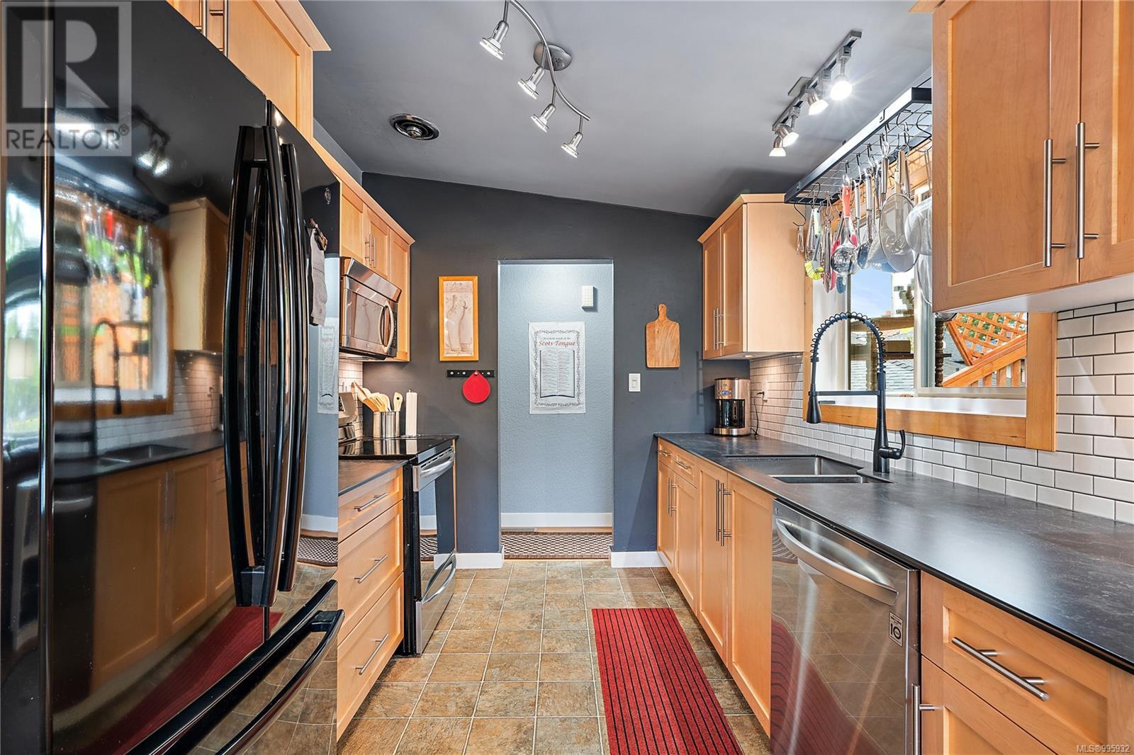 Property at 1804 Richardson St image 4