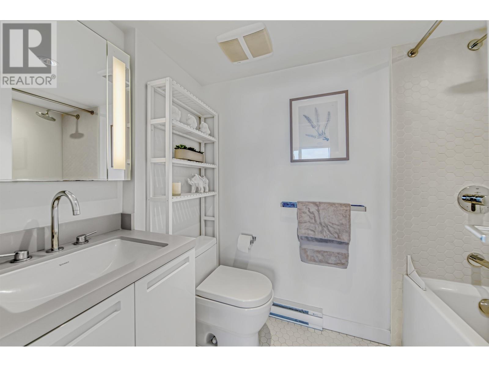 Listing Picture 22 of 30 : PH7 188 KEEFER STREET, Vancouver / 溫哥華 - 魯藝地產 Yvonne Lu Group - MLS Medallion Club Member