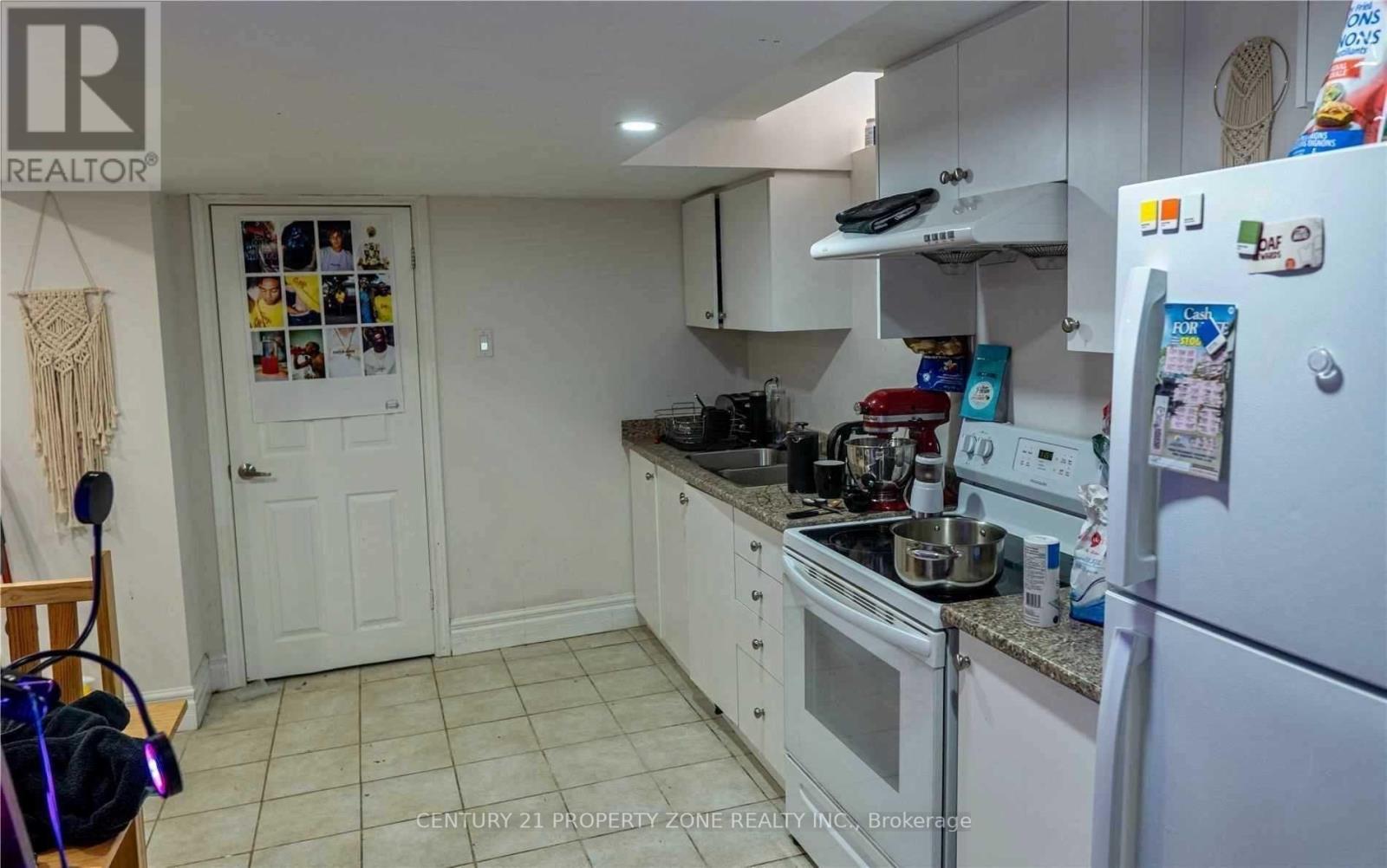 Basement - 3893 Manatee Way, Mississauga, Ontario  L5M 6P7 - Photo 3 - W12092220